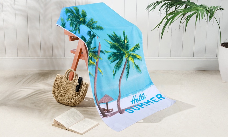 Image 1: Microfibre Quick-Drying Beach Towel