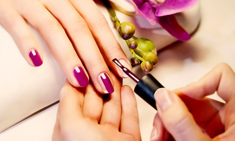 Beauté des mains ou pieds : vernis semi-permanent ou pose américaine