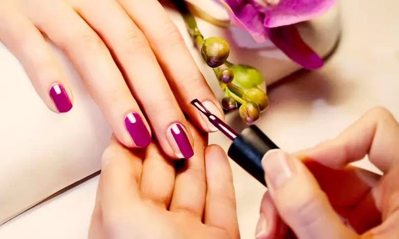 Beauté des mains ou pieds : vernis semi-permanent ou pose américaine