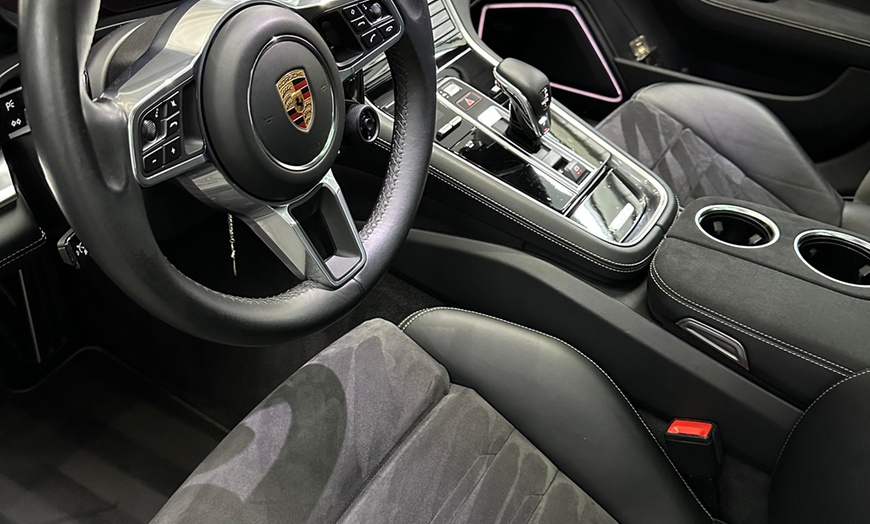 Image 3: Innen- und Außenreinigung nach Wahl für 1 Pkw