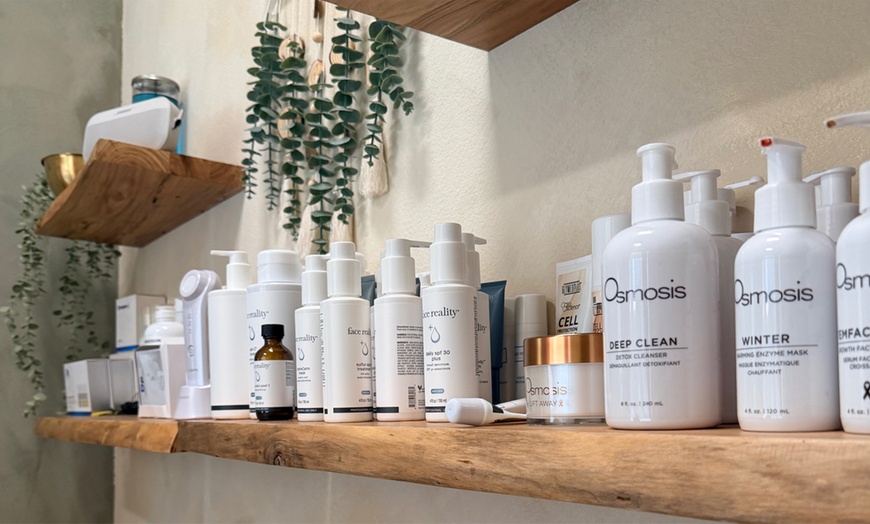 Image 2: 20 or 40 Units of Smoothing and Refreshing Facial Treatments