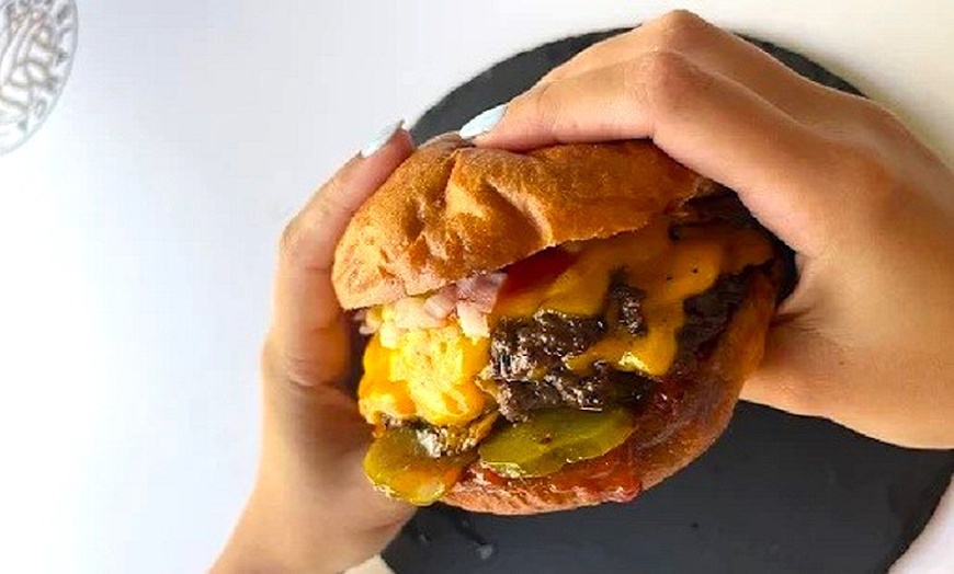 Image 14: Menú de smash burger con entrante, patatas y bebidas para 2 o 4