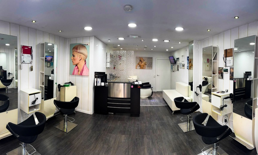 Image 4: Corte de pelo, peinado y opción a tinte de raíz, reflejos o balayage 