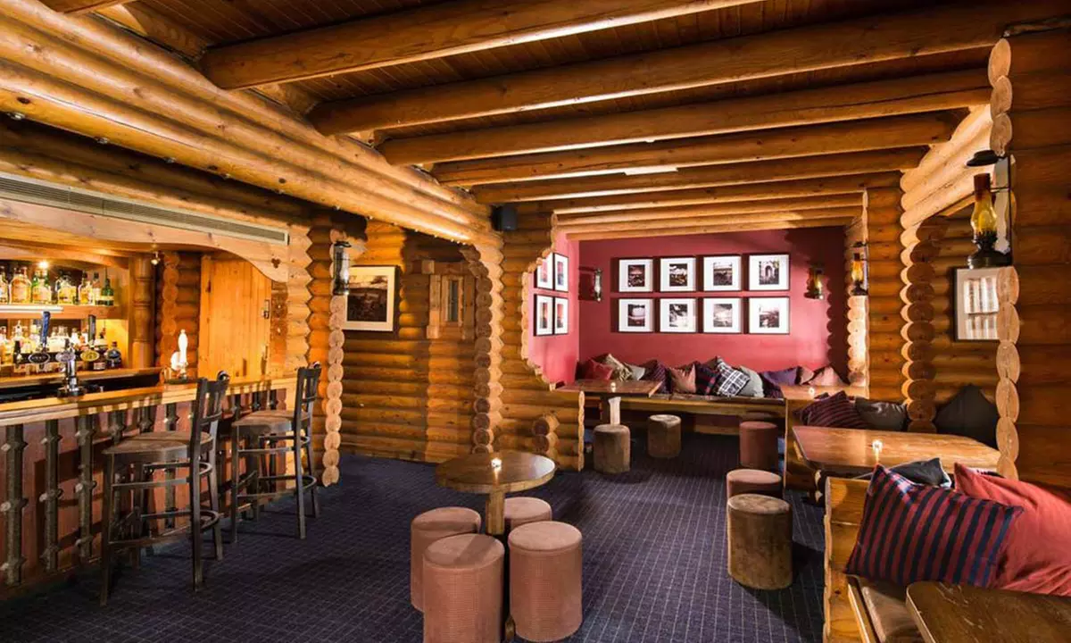 Savour Afternoon Tea with Optional Prosecco at The Lakeside Restaurant, Chevin Country Park Hotel—Up to 36%Off