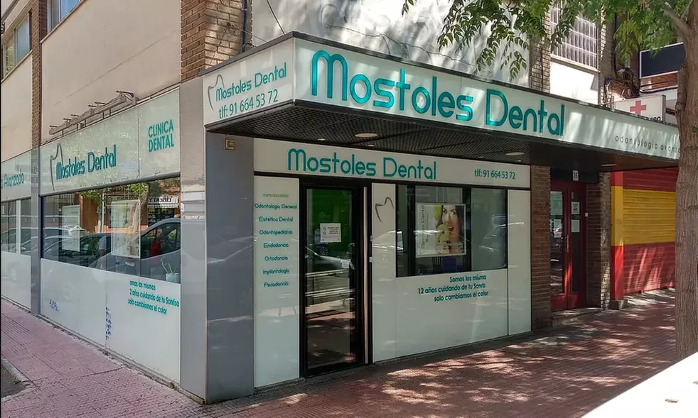 Blanqueamiento dental led y limpieza bucal  en Móstoles Dental