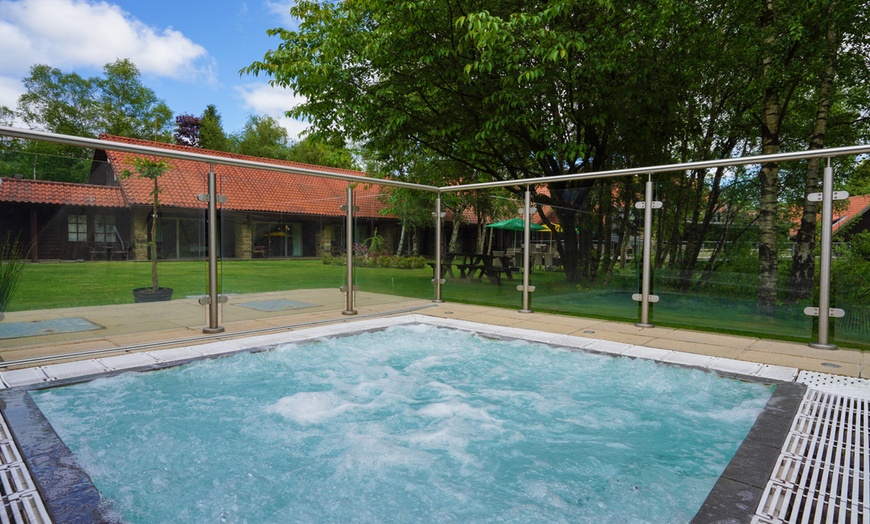 Image 1: Twilight Spa Evening with Prosecco – For One, Two or Four