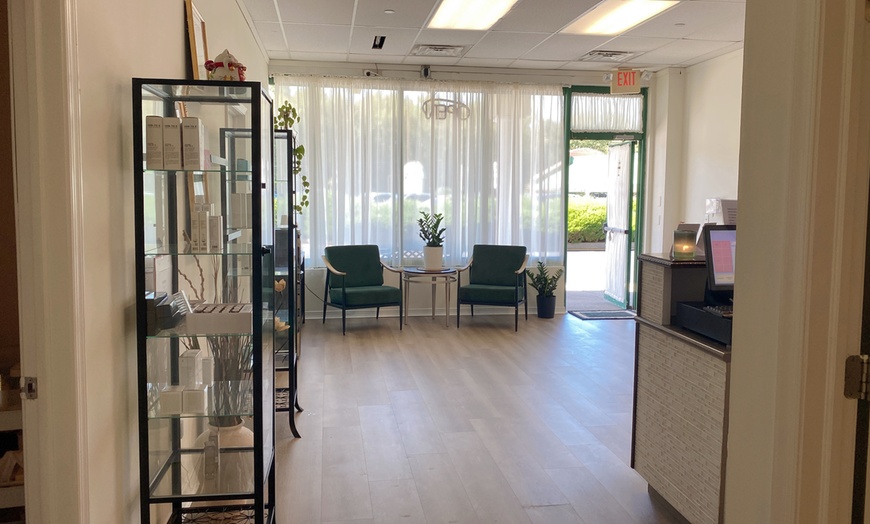 Image 7: Relax with Body Massages, Spa Packages or Reflexology for One or Couples at Ravissanics Beauty Spa