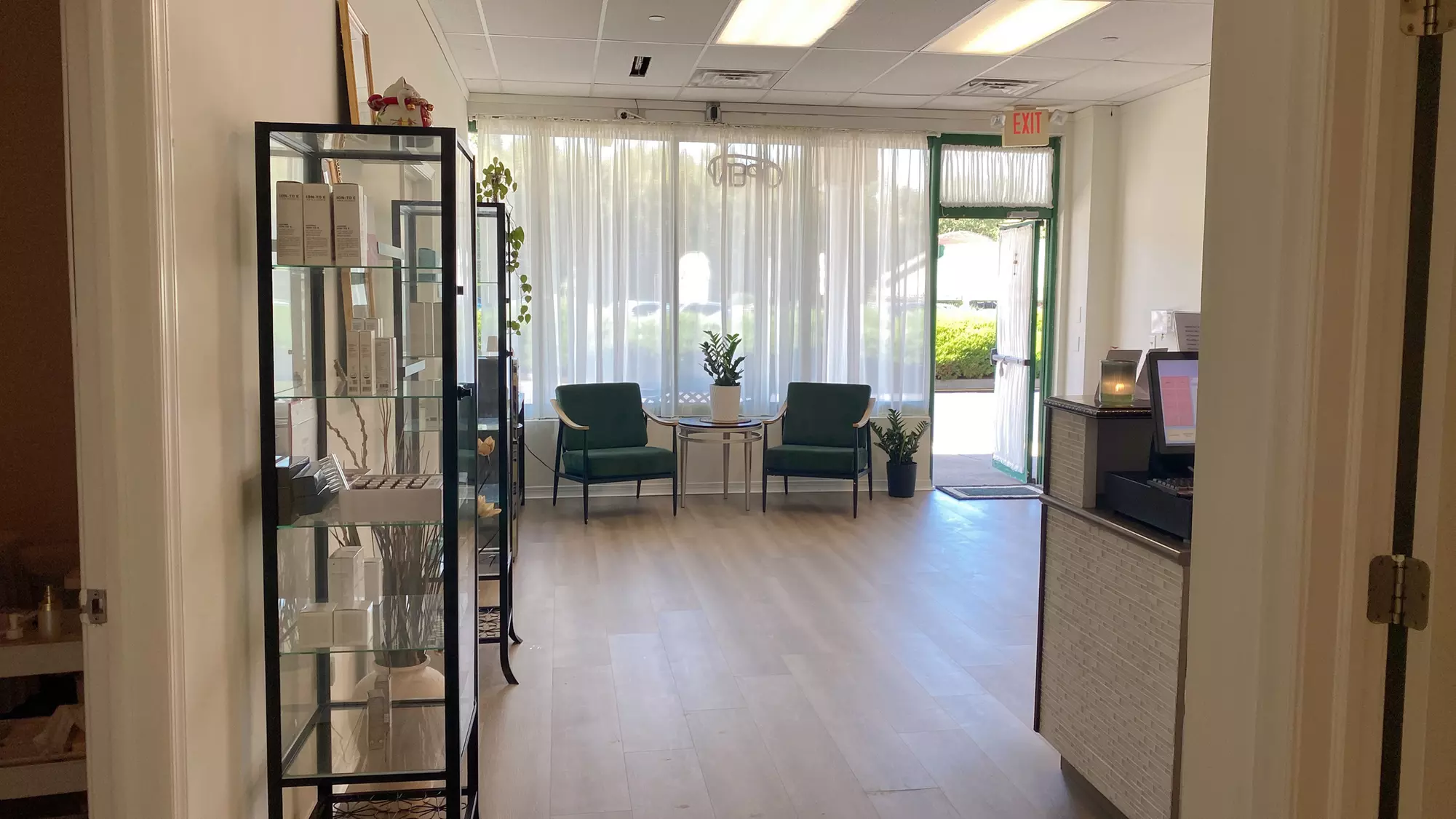 Relax with Body Massages, Spa Packages or Reflexology for One or Couples at Ravissanics Beauty Spa