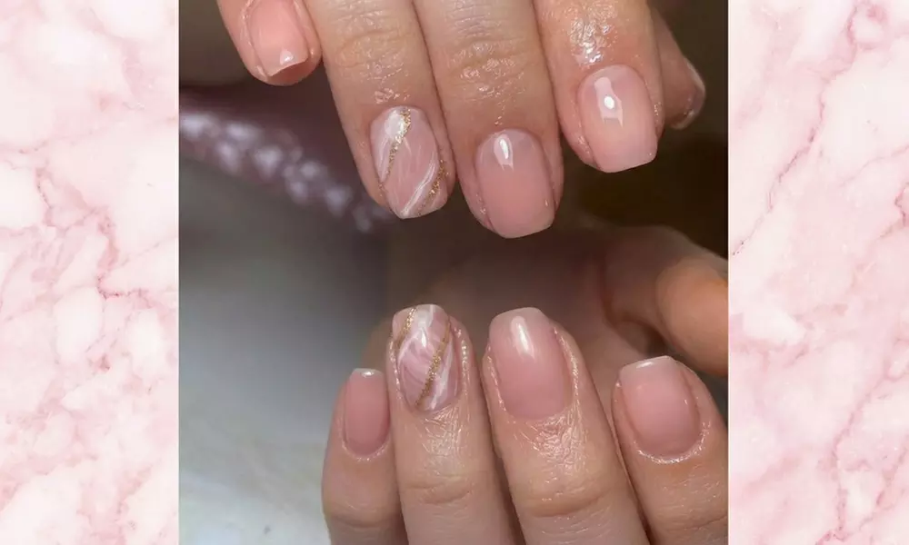Manicura a elegir o pedicura con esmaltado semipermanente para 1 persona, con hasta un 53% de descuento - Second Medium