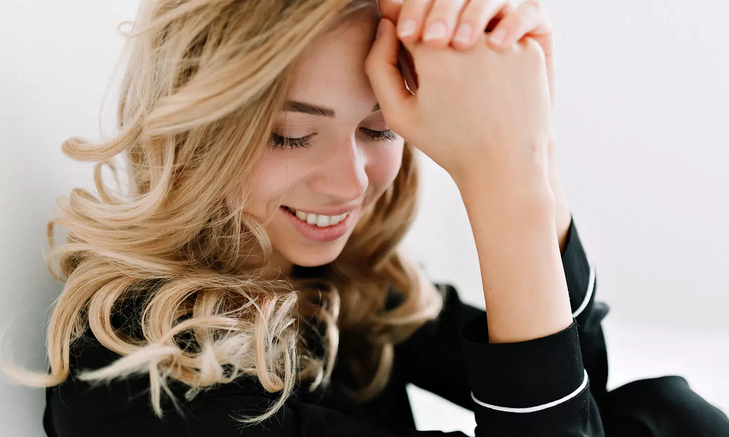 ¡Menuda melena! Sesión de peluquería completa con mechas babylights, balayage o ambas, ahorra hasta un 42% - Primary Image