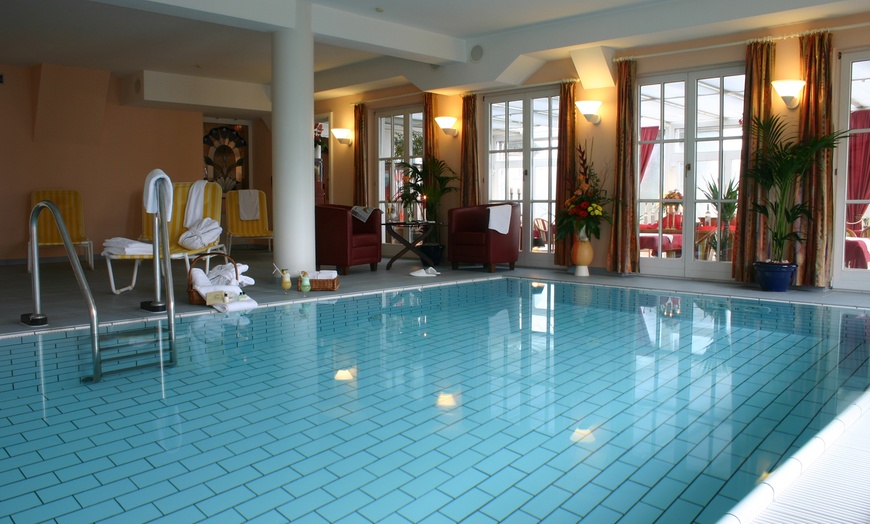 Image 1: Rügen: Doppelzimmer mit Frühstück, Pool & Sauna, opt. Abendessen