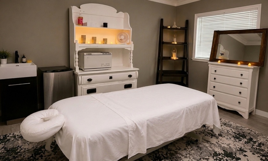 Image 3: Relax with Swedish Massage with Hot Stone and Reiki 