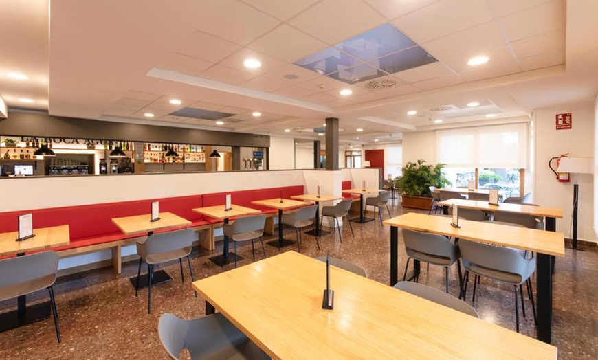 Image 11: Escapada Relajante al Balneario de Fitero con Masaje y Spa para Dos 