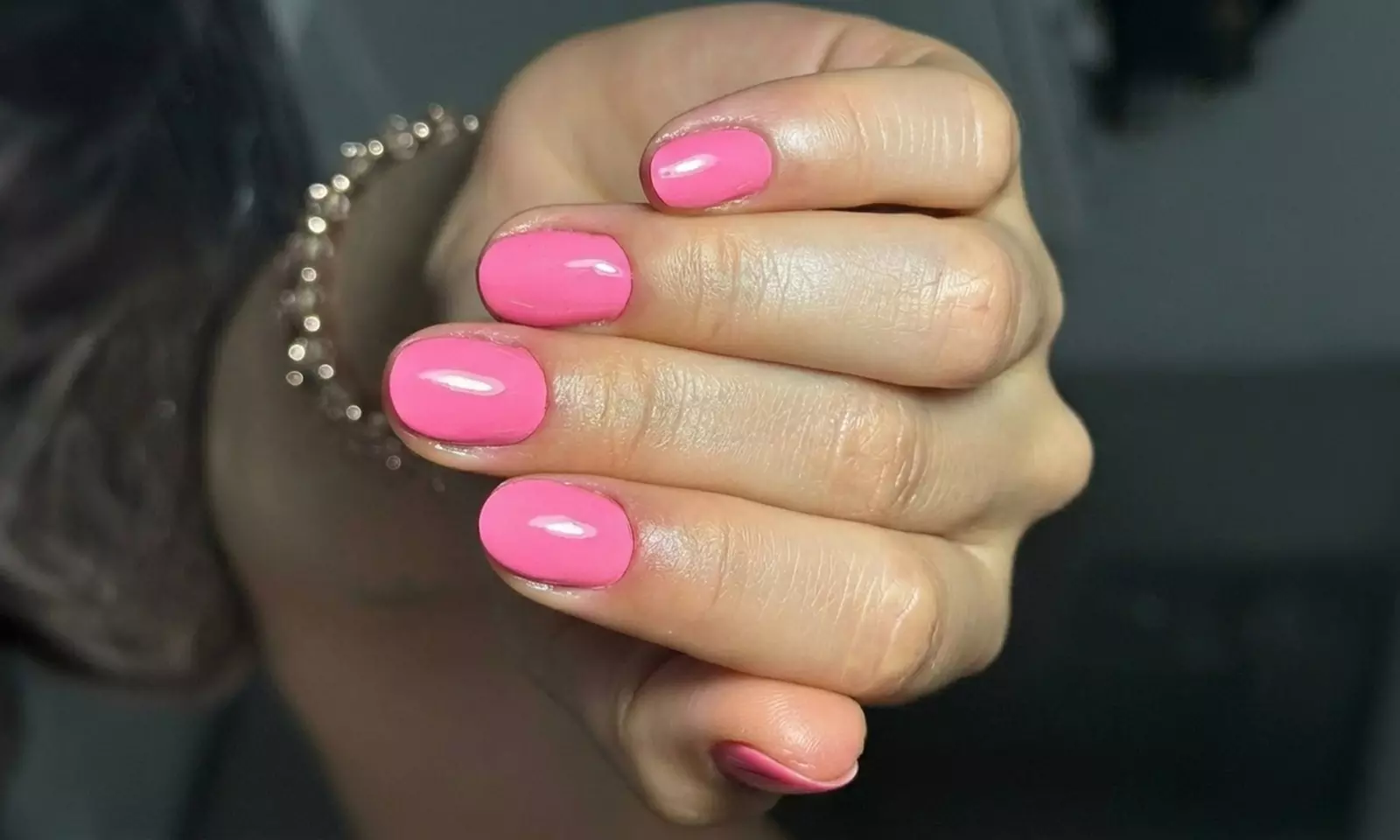 Manicura y/o pedicura con esmaltado normal o semipermanente