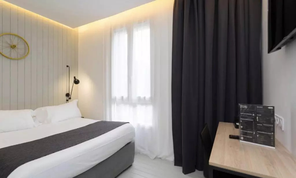 Clichy: Doppelzimmer, opt. mit  Frühstück und Zugang zum Spa