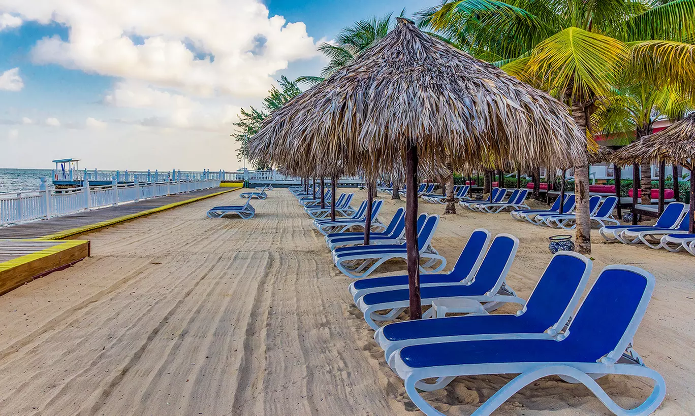 ✈ 3-Night All-Inclusive Grand Decameron Montego Beach Vacation w/Air