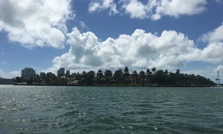 Image 5: 90-Min Entertaining Boat Tour Exploring Mansions and Fisher Island