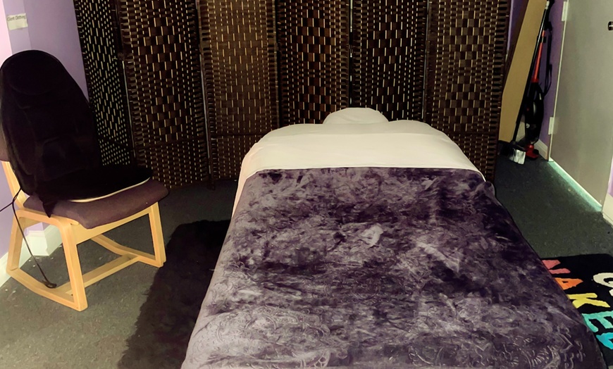 Image 2: Swedish & Deep Tissue Massages with Aromatherapy