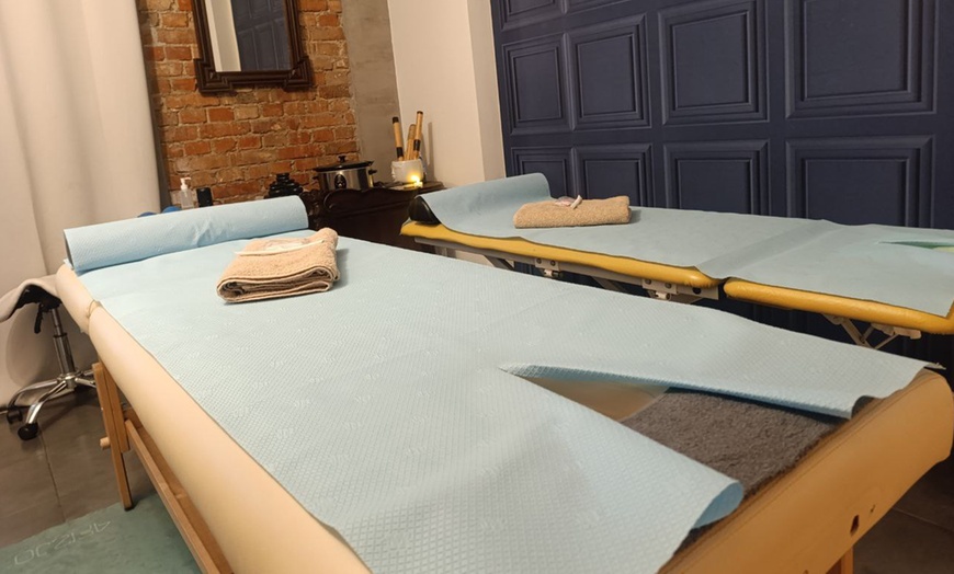 Image 2: Odprężenie ciała i umysłu: Lomi Lomi, masaż dla dwojga i więcej