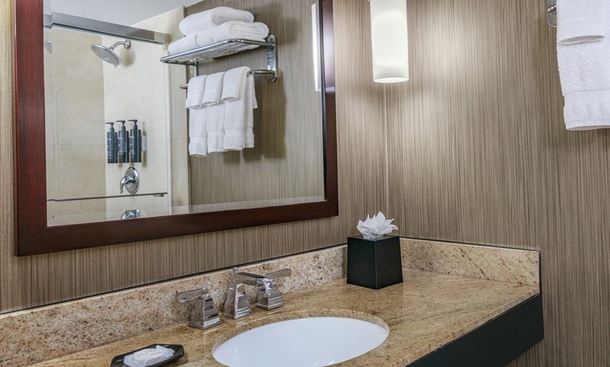 Image 7: 4-Star Hotel Stay in Downtown Atlanta with Pool and Dining Options