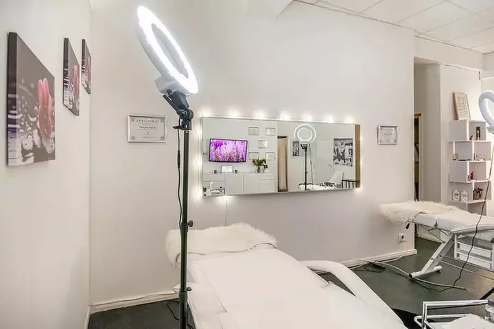 Faltenbehandlung mit Plasma Pen