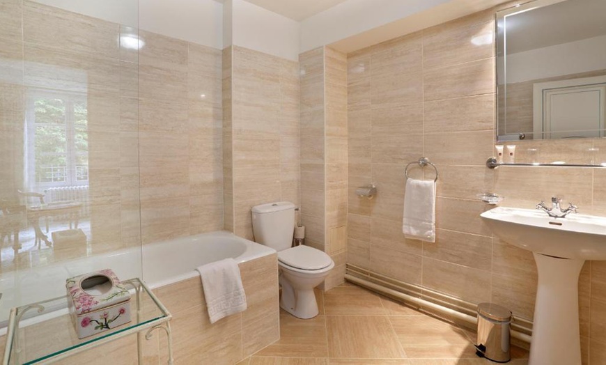 Image 3: Loir-et-Cher : chambre privilège, option petit-déjeuner, dîner et spa