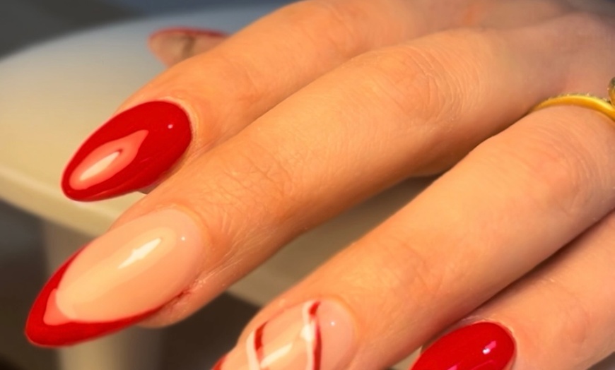 Image 3: Manucure et pédicure avec Nurbelia Studio Art