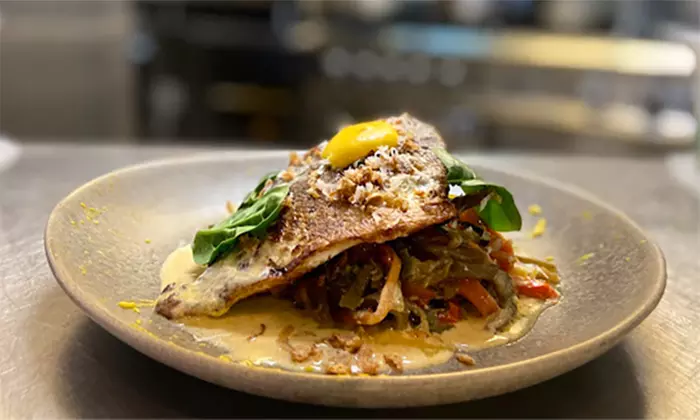 Saveurs et convivialité à L'Avenue : un menu à partager à Paris 18ᵉ