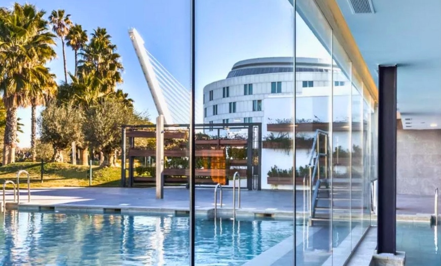 Image 8: Acceso de 50 minutos a zona wellness 5* con masaje o tratamiento