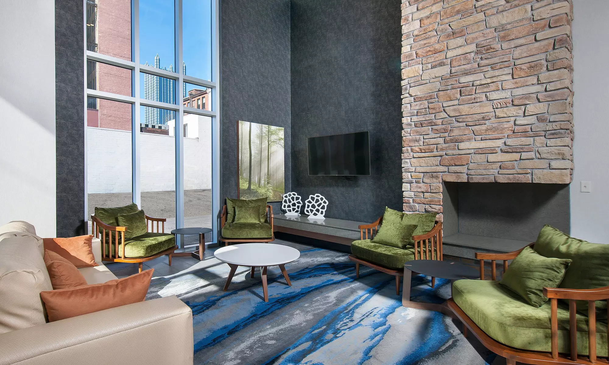 Downtown Pittsburgh Stay – Pet-Friendly & Modern Comfort