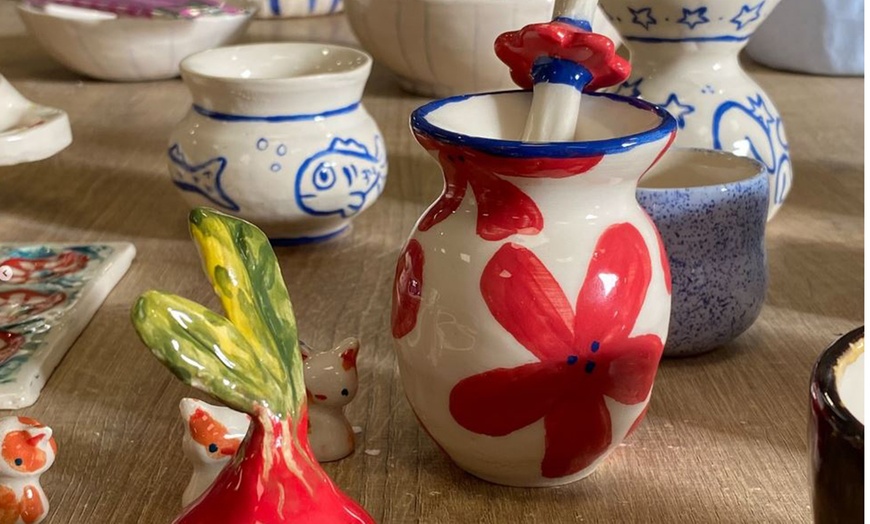 Image 14: Clases y talleres de cerámica con bebida, picoteo, barra libre y torno