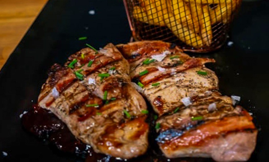 Image 7: Menú para 2 o 4 con entrantes, principales, postres y bebidas