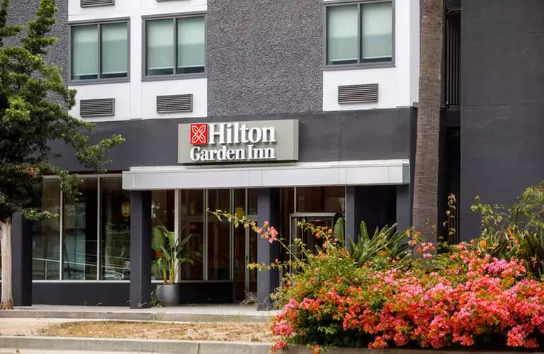 Comfortable Budget Hotel Near LAX With Parking Included