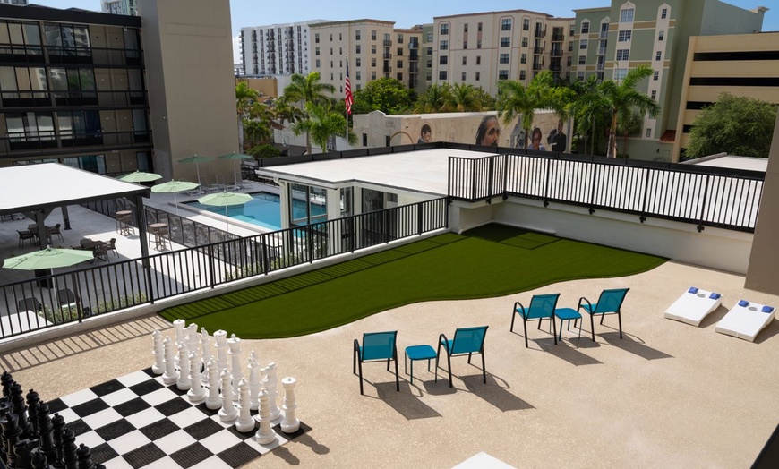 Image 11: An Urban Oasis in Downtown Hollywood