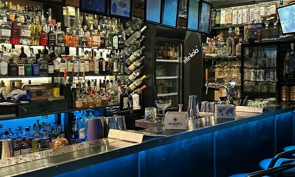 Bottom's up: gin of cocktail experience