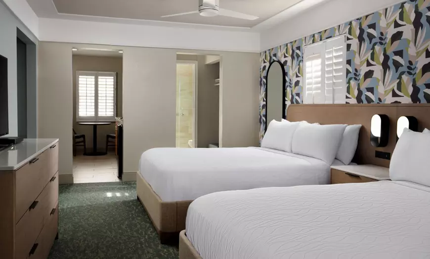 2 Queen Beds With Kitchen