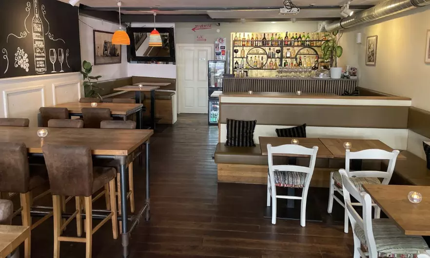 Pizza oder Pasta nach Wahl opt. mit Antipasti-Platte für 2-4 Personen