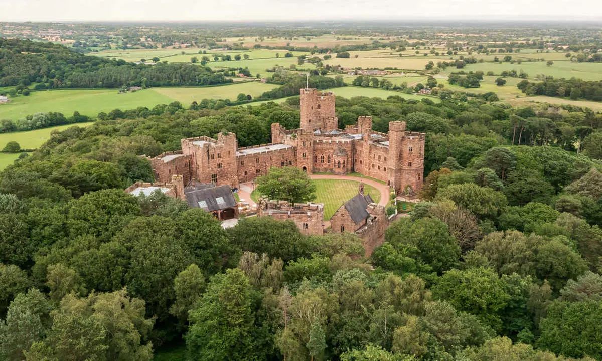 Luxury Castle Hotel in Cheshire: Breakfast & Luxury Dining Experience