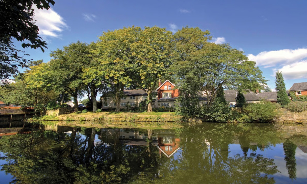 Greater Manchester: Stay with Breakfast