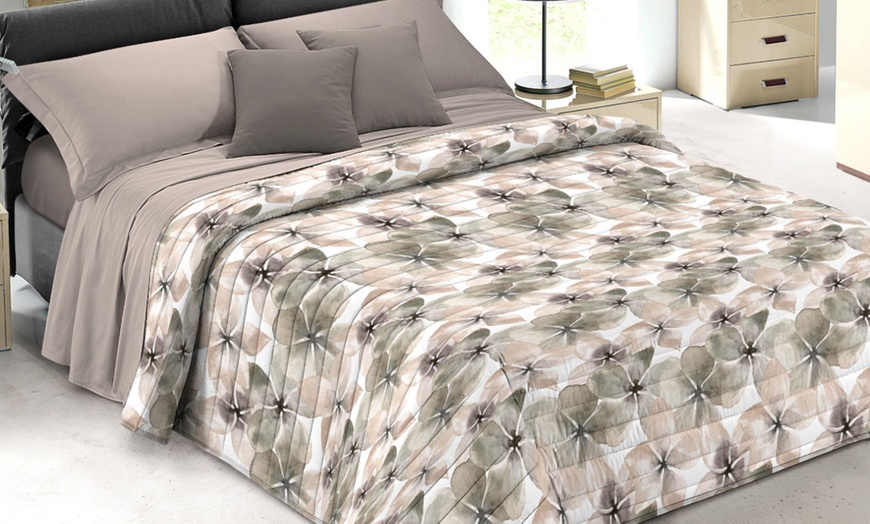 Image 8: Trapuntino estivo in microfibra