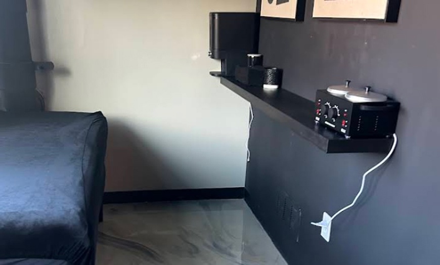 Image 3: Relax with 60 or 90-Minute Couples Massage with Optional Add-Ons 