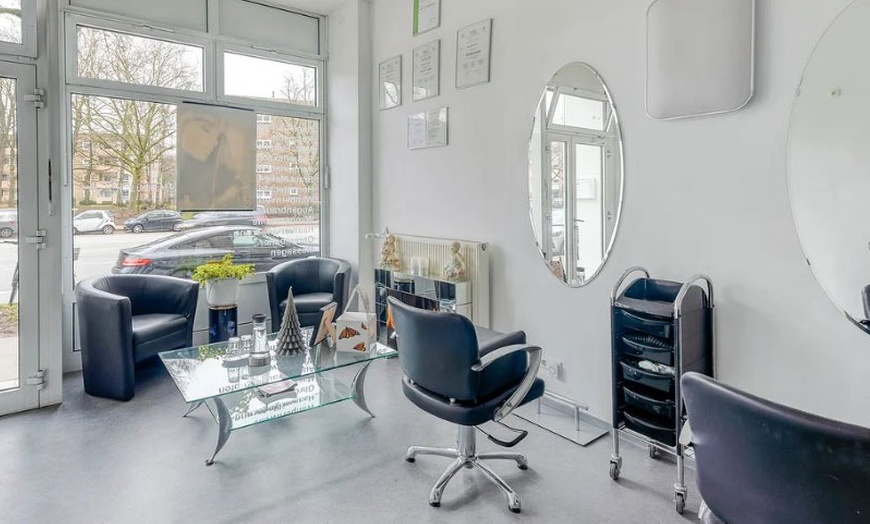 Image 3: 60 Min. Gesichtsbehandlung: Klassisch, Aqua Facial oder Dermabrasion