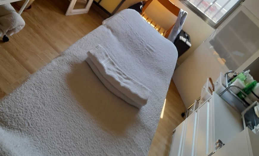 Image 4: Pack de 3 o 6 sesiones de masaje para piernas cansadas de 30 minutos