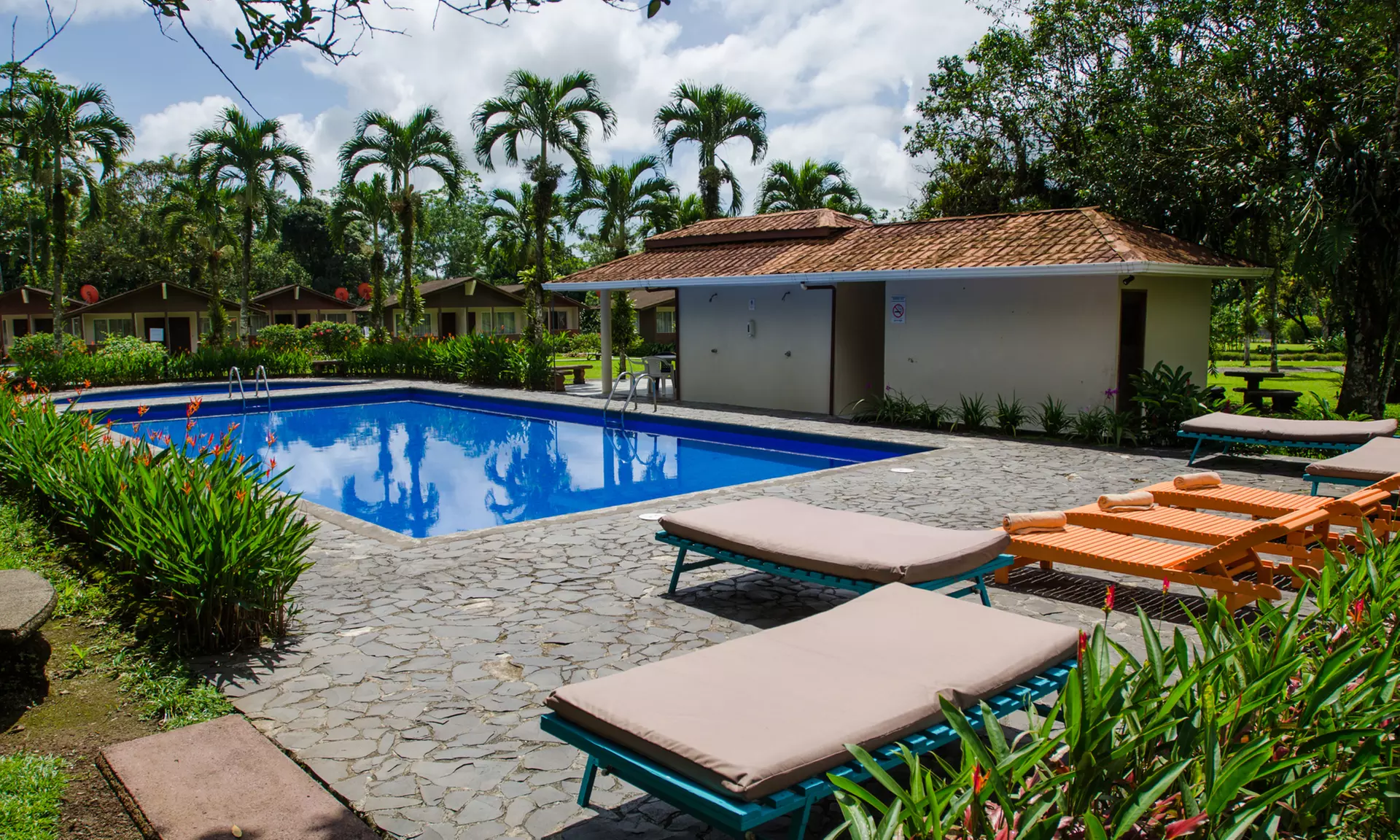 ✈ 6-Nt Costa Rica Volcano & Beach Vacation w/ Optional Air & Car