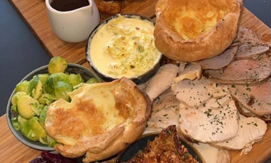 Image 3: Enjoy a Sunday Roast Lunch w/ Dessert & Beer or Wine for 1, 2, 3 or 4 