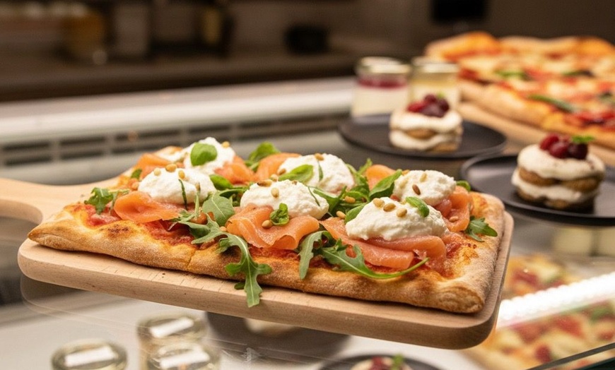 Image 2: Part de pizza al taglio au cœur du quartier latin