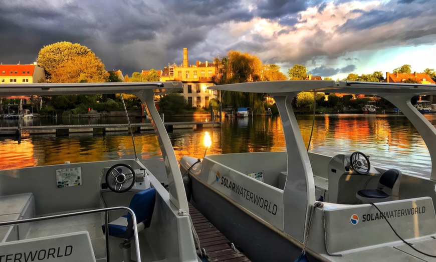 Image 2: Für 1-4 Std. Solarboot mieten für bis zu 8 Personen