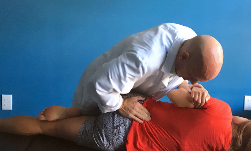 Image 2: Effective Consultation plus 1 or 3 Chiropractic Adjustments (60-Min)