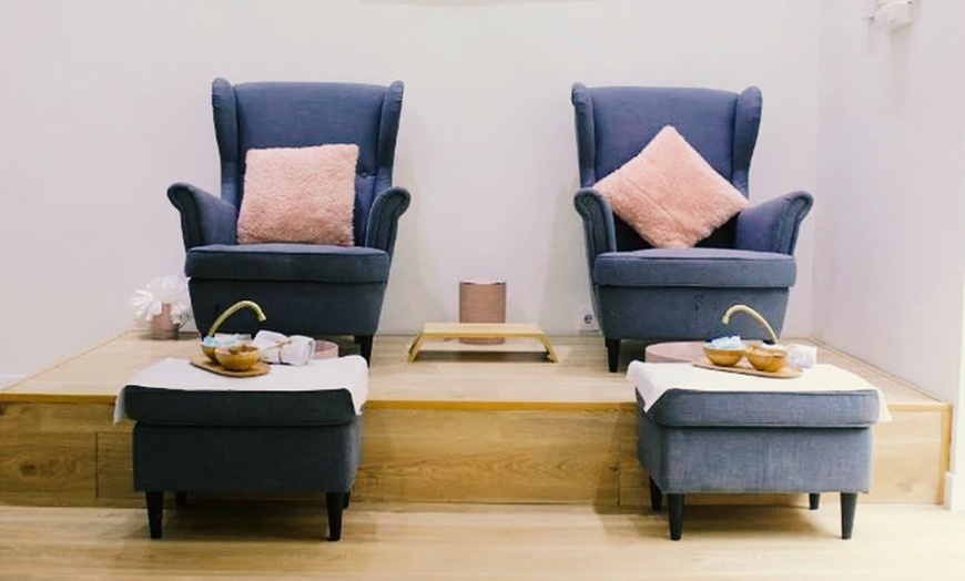 Image 2: 1 o 2 sesiones de microlifting facial de vitaminas con dermapen para 1