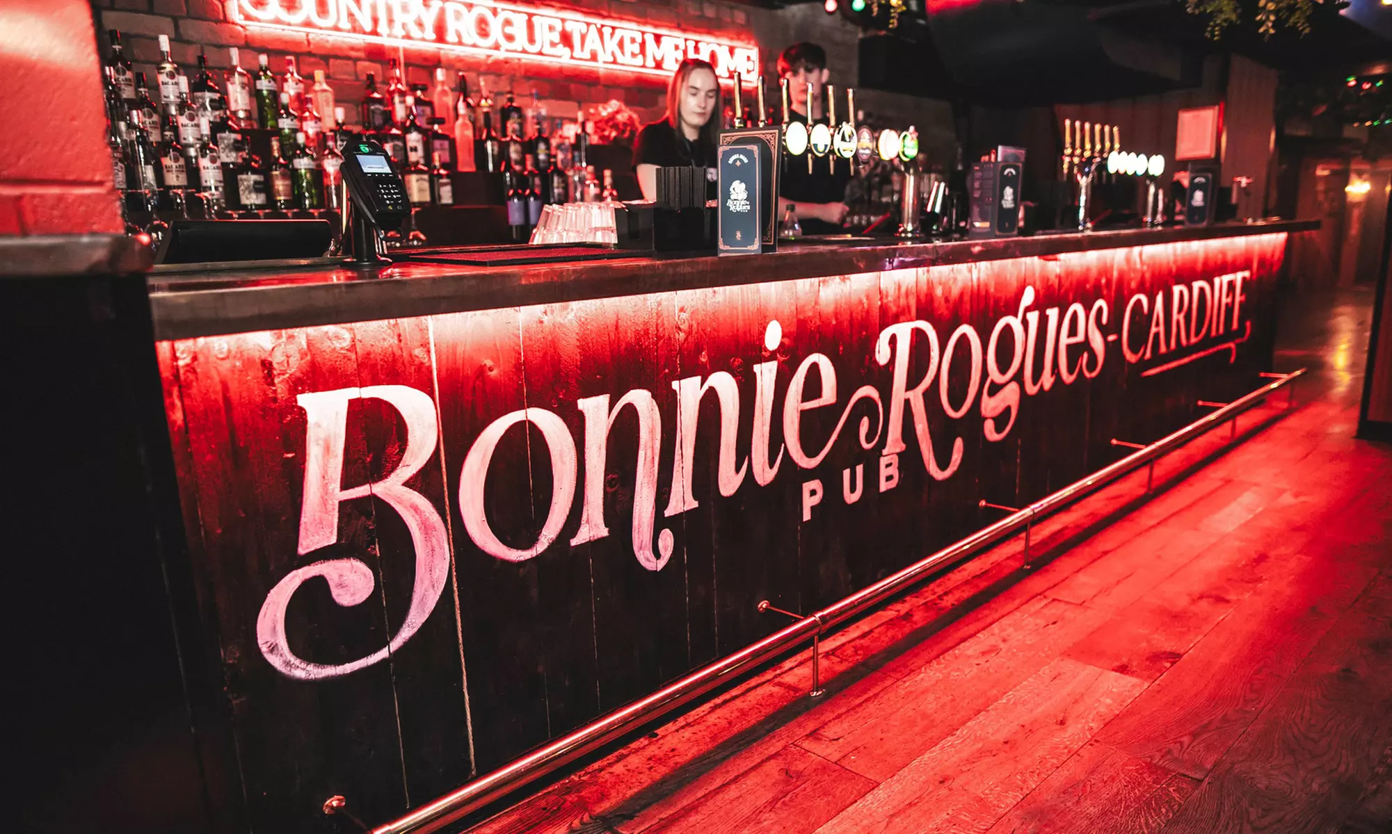 Bonnie Rogues Kingston: Uniquely Bold Sunday Roasts & Live Atmosphere
